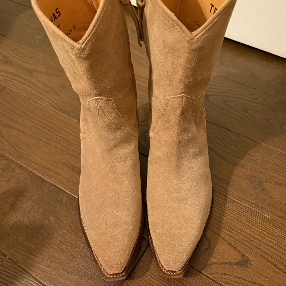 Tecovas Dakota in Desert Suede